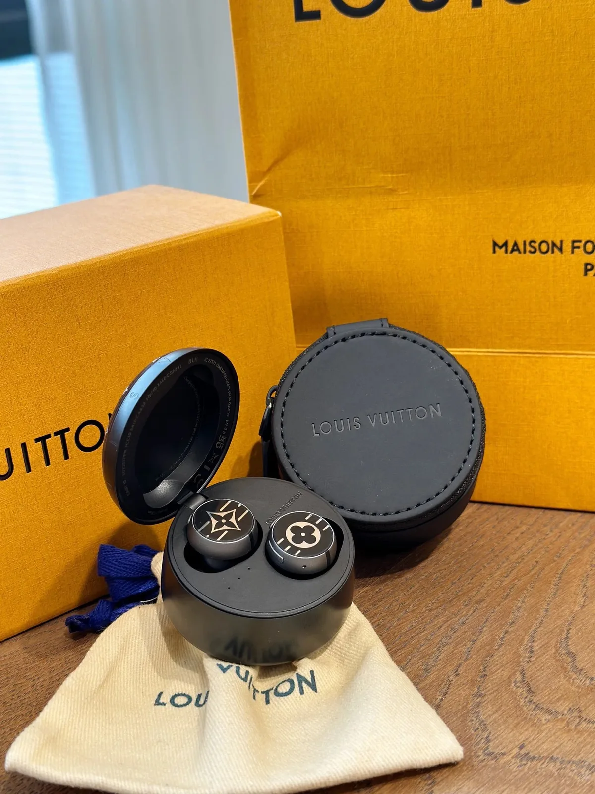 LV Earbuds GOLD