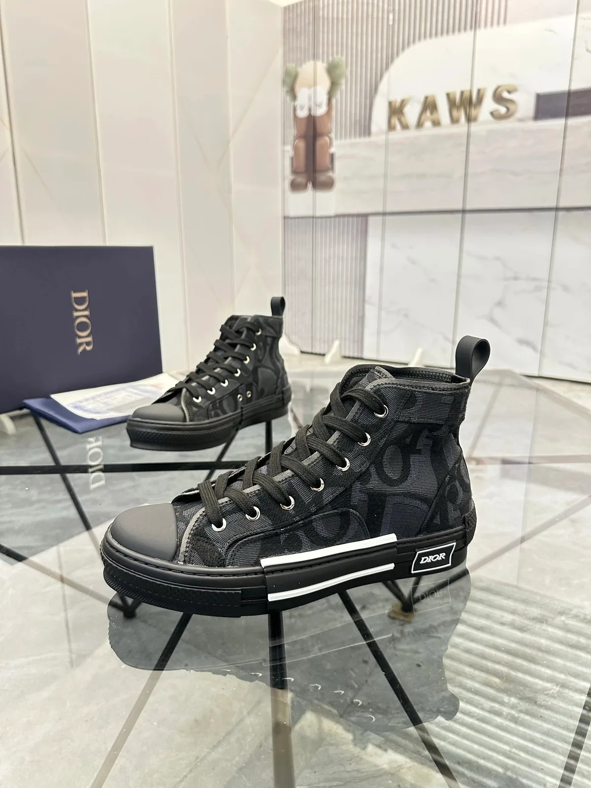 Dior B23