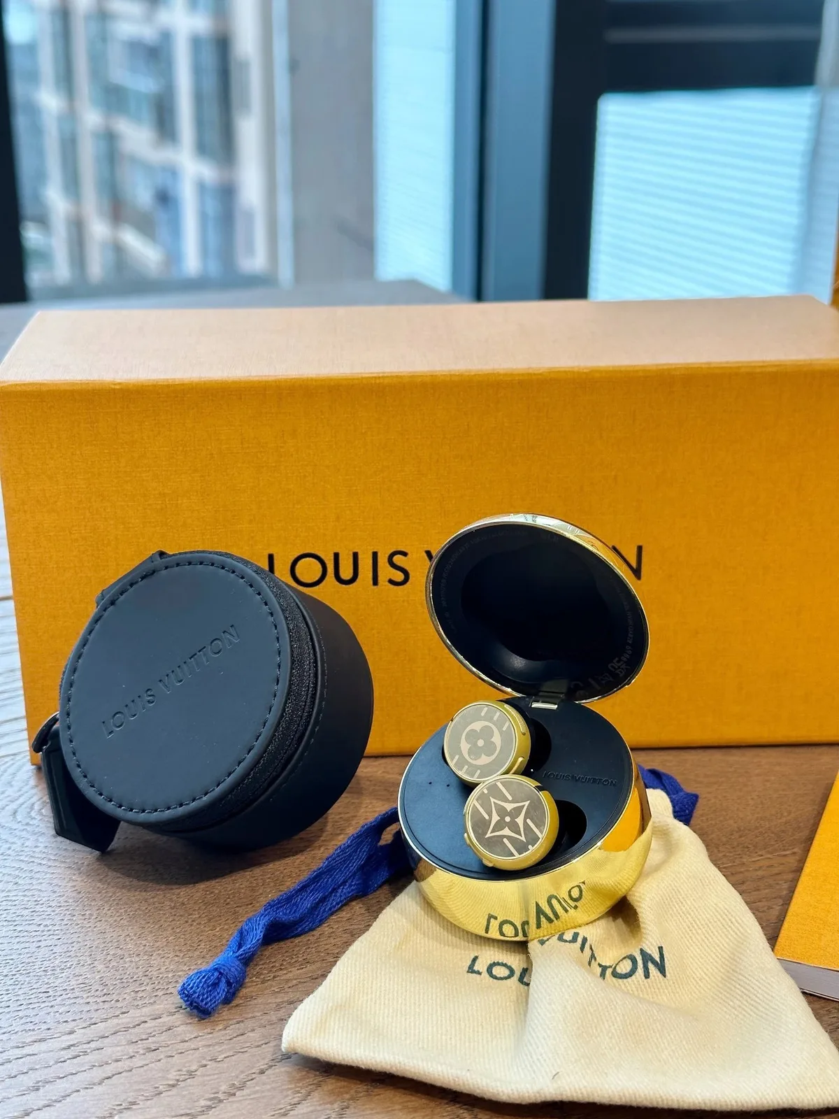 LV Earbuds BLUE